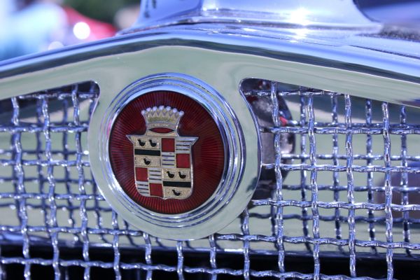 1931 Cadillac 452A emblem