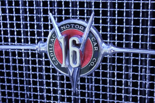 1931 Cadillac 452A grille emblem