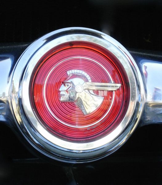 1953 Pontiac Custom Catalina emblem