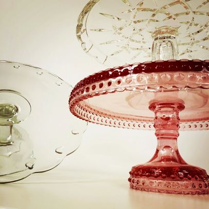 Wedding decorations, wedding cake, vintage, glaa hobnail cake stand, pink glass