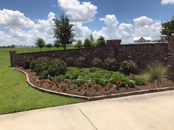 commercial landscape landscaping design garden planting trimming weeding weedeating outdoor lighting