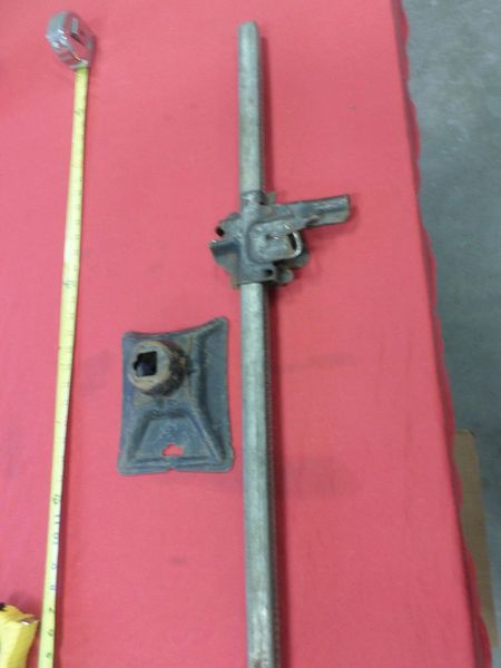 1968 1973 - 1975 Chevelle Malibu Bumper Jack Stem & Base (B)