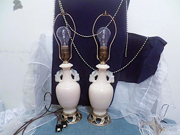 1940 Aladdin Alacite Pair of Electric Table Lamps G213 with Nightlight Stunning Glow under Blacklight