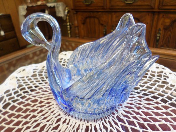 Rossi Vintage Winged Sleeping Swan in Blue and Clear Glass