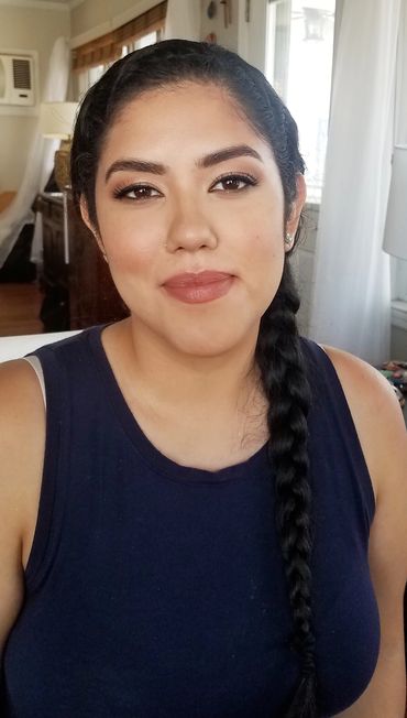 soft glam with warm brown tones eyeshadow soft wispie lash bands black eyeliner soft blush matte ski