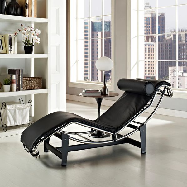 Le Corbusier Style Chaise in Leather - Black