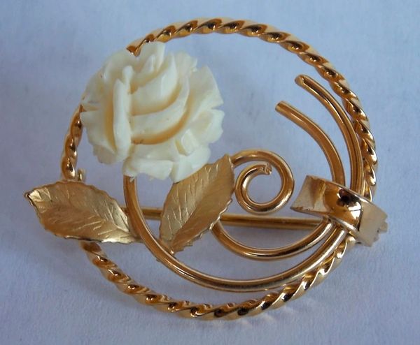 Vintage Karen Lynne Designer 14K gold Carved Rose Flower Pin/Brooch