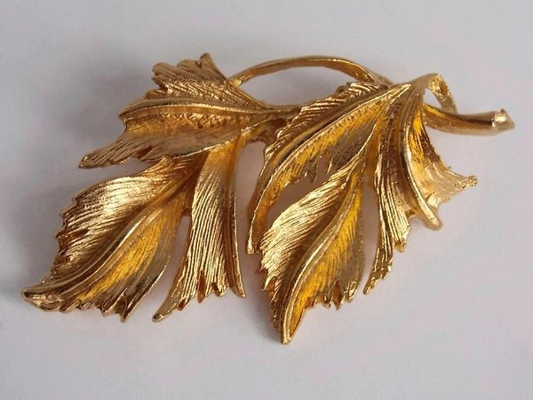 Vintage Double Leaf Gold-tone Brooch signed DuBarry FA
