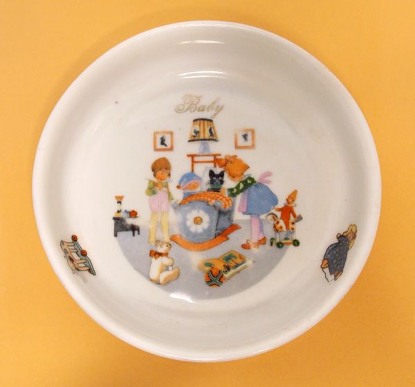 WWII Era (circa 1945) Czechoslovakian porcelain Baby serving bowl dish