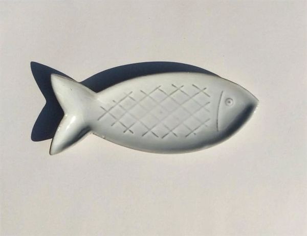 Small ceramic cross hatch fish dish