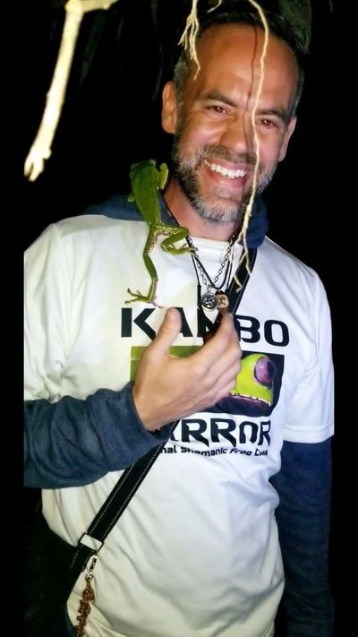 Carlos with the phyllomedusa bicolor