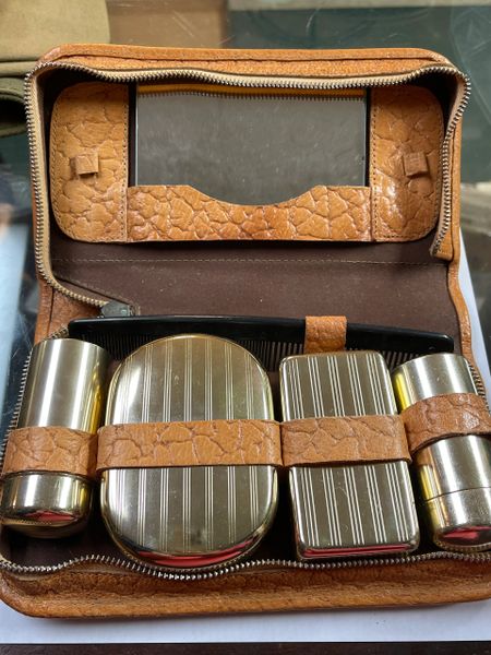 Original WWII US Officer’s Shaving Kit with Razor