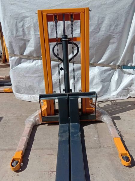 CTY-D2T-II MANUAL PALLET STACKER 2 STAGE MAST 2 METER 2000 KGS CAP. WIDE LEGS 1,050MM