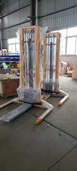 CTY-D2T-II MANUAL PALLET STACKER 2 STAGE MAST 2.5 METER 2000 KGS CAP. WIDE LEGS 1,050MM