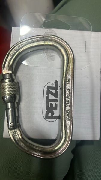 Petzl VULCAN Steel Carabiner (Screwlock)