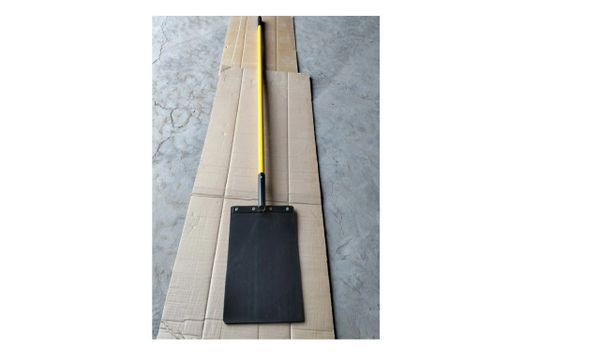 FIRE SWATTER / RUBBER SWATTER FIBERGLASS HANDLE