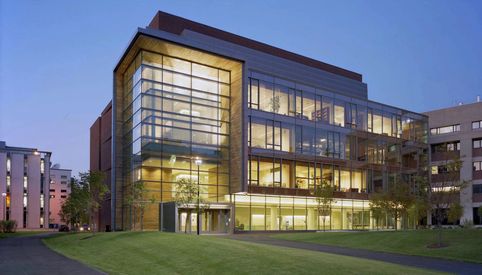 University of hertfordshire. Университет Хартфордшира. Гарвард университет архитектура. Хартфордшир Англия. Школа креативных искусств университета Хертфордшира.