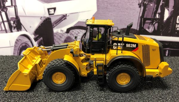 DIECAST MASTERS CATERPILLAR 982M Sur Pneus - 1/50 - Chargeuse Jaune Neuve
