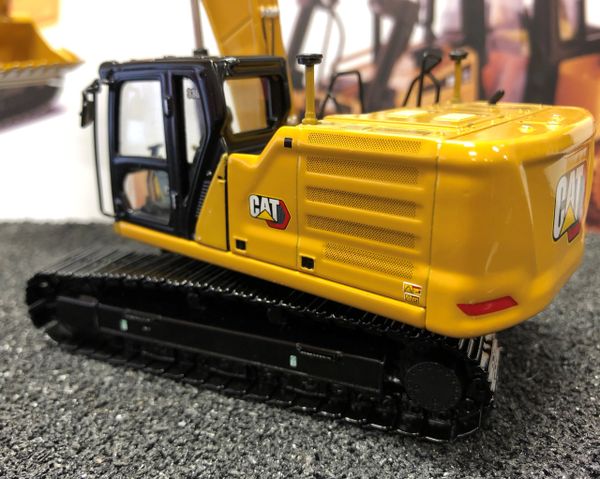 Diecast Masters 1/50 Caterpillar 330 Hydraulic Excavator Model Engineering Toy 