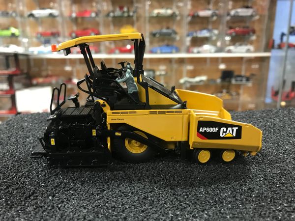 CAT AP600F Asphalt paver wheeled Diecast Masters 1:50