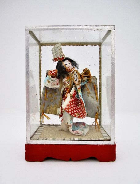 japanese geisha dolls in glass cases