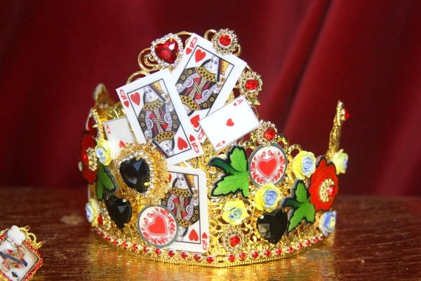 SOLD! 3017 Playing Cards Baroque Crown Runway 2018