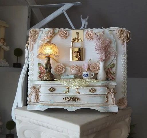 SOLD! 541 Impressive Victorian Lamp On Embellished Crossbody White Unique Trunk