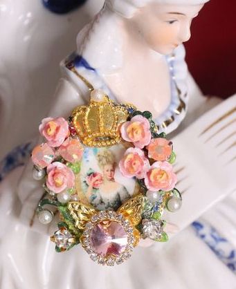 SOLD! 4766 Young Marie Antoinette Hand Painted Roses Crown Cocktail Adjustable Ring