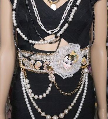 SOLD! 5310 Baroque Doll Head Cameos Pearls Embellished Unusual Waist Gold Belt Size S, L, M