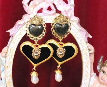 5519 Runway Baroque Black Sacred Heart Heart Earrings