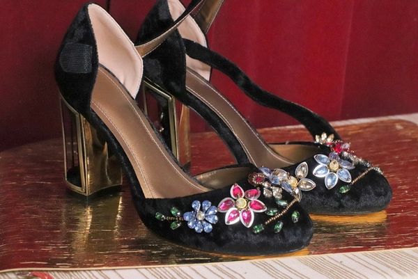 5732 Baroque Rhinestone Flowers Embellished Velvet Shoes US9