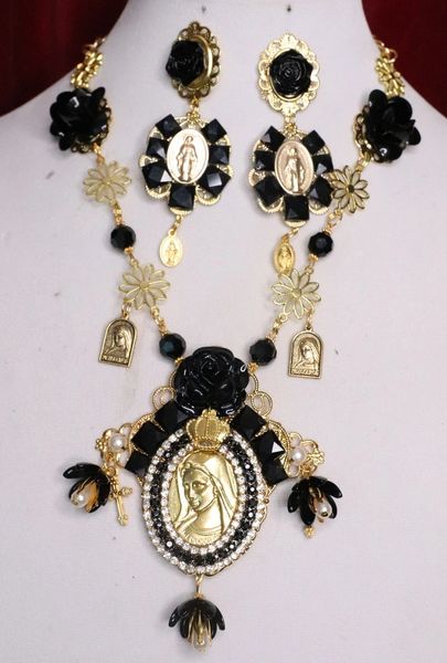 SOLD! 5741 Virgin Mary Madonna Gold Oval Shape Elegant Pendant Necklace