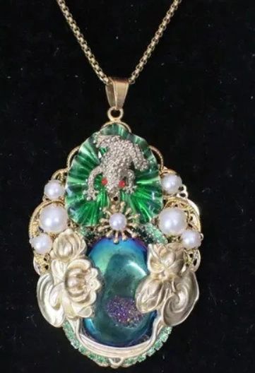 6119 Baroque Titanium Frog Lily Elegant Pendant Necklace