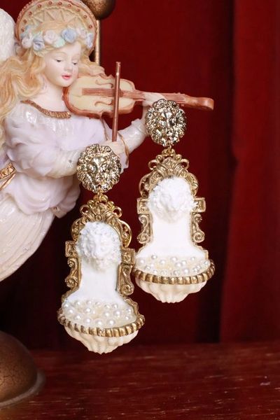 7812 Baroque Lion Fountain With Pearls Earrings
