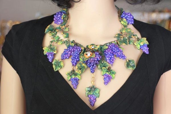 SOLD! 8394 Set Of Art Nouveau Hand Painted Vivid Grapes Bee Necklace+ Earrings