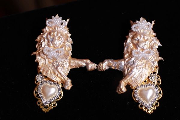 8932 Pearlish Facing Lions Massive Heart Studs Earrings