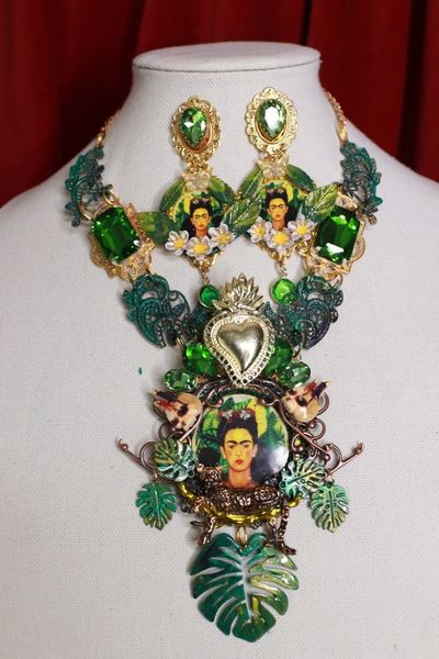 SOLD! 9076 Frida Kahlo Dark Green Sacred Heart Jungle Necklace