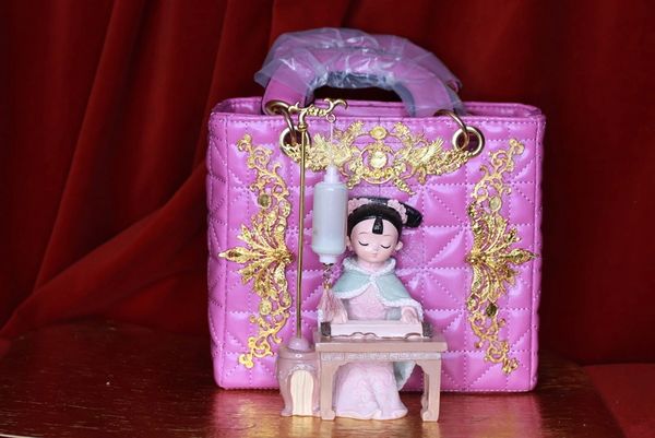 9242 Asian Revival Geisha 3D Effect Boutique Style Embellished Handbag