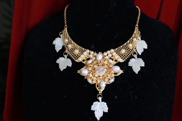 9532 Baroque Elegant Water Pearls Cross Statement Necklace