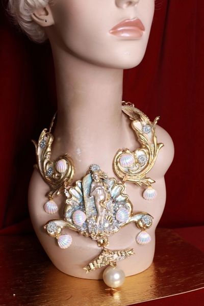 SOLD! 9627 Vintage Style Birth Of Venus 3D Effect Huge Necklace