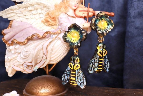 9751 Baroque Large Bee Iridescent Earrings Studs