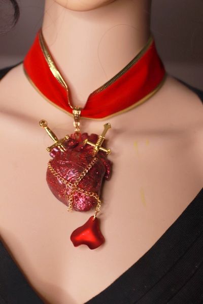 SOLD! 9882 Art Jewelry Fancy Red Heart Choker Unusual 3D Necklace