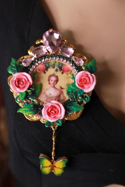 SOLD! 9970 Young Marie Antoinette Brooch