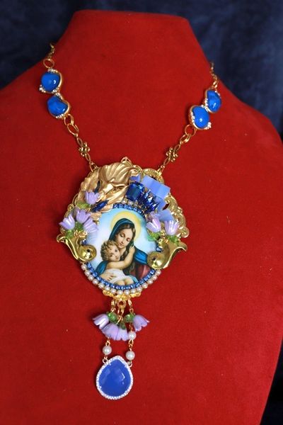 9984 Virgin Mary Madonna And A Child Large Necklace