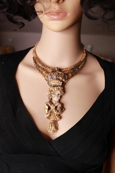 Old style deals gold necklace