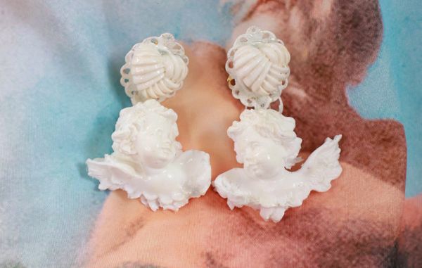 10148 White Cherubs Angels Baroque Earrings Studs