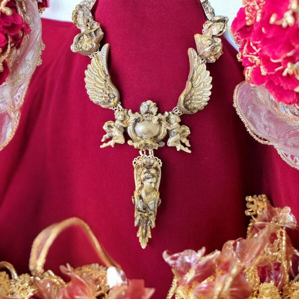 SOLD! 10300 Roman Architecture Vintage Style Massive Necklace