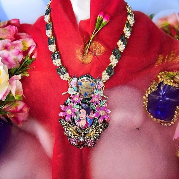 10331 Frida Kahlo Sacred Heart Butterflies Necklace Pendant