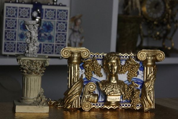 SOLD! COLLECTIBLE Total Baroque 3D Effect Gold Roman Ruins Augustus Purse Handbag Clutch