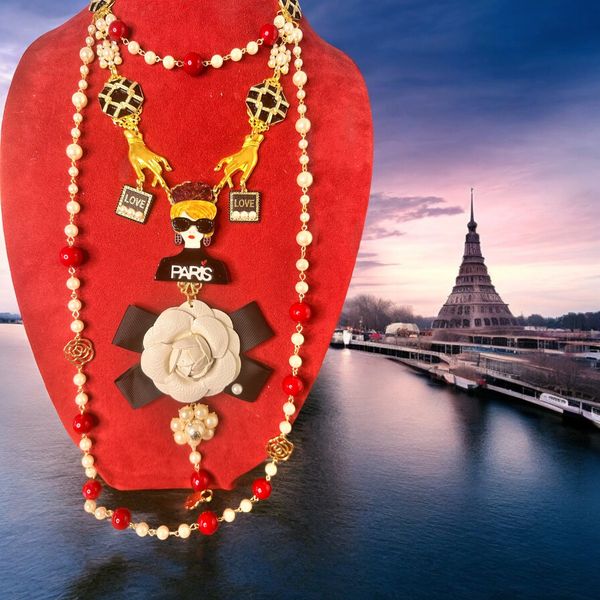 10373 Paris Lovers Enamel Unusual Necklace